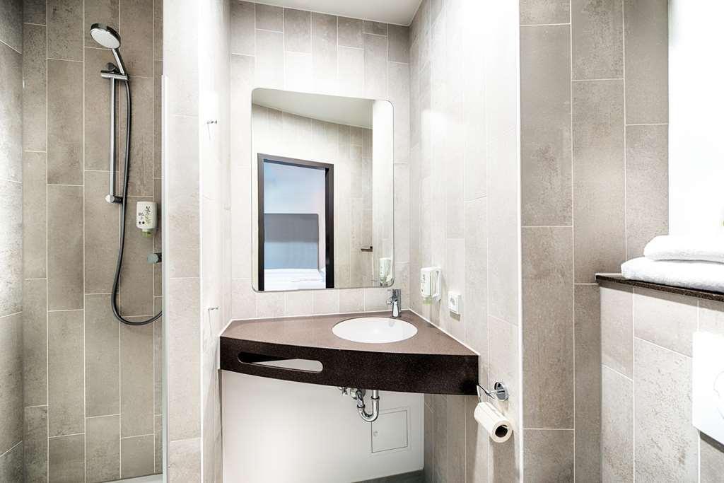 B&B Hotel Stuttgart-Neckarhafen Room photo