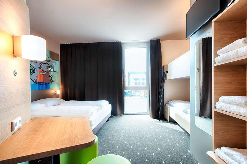 B&B Hotel Stuttgart-Neckarhafen Room photo